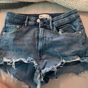ZARA TRX SHORTS